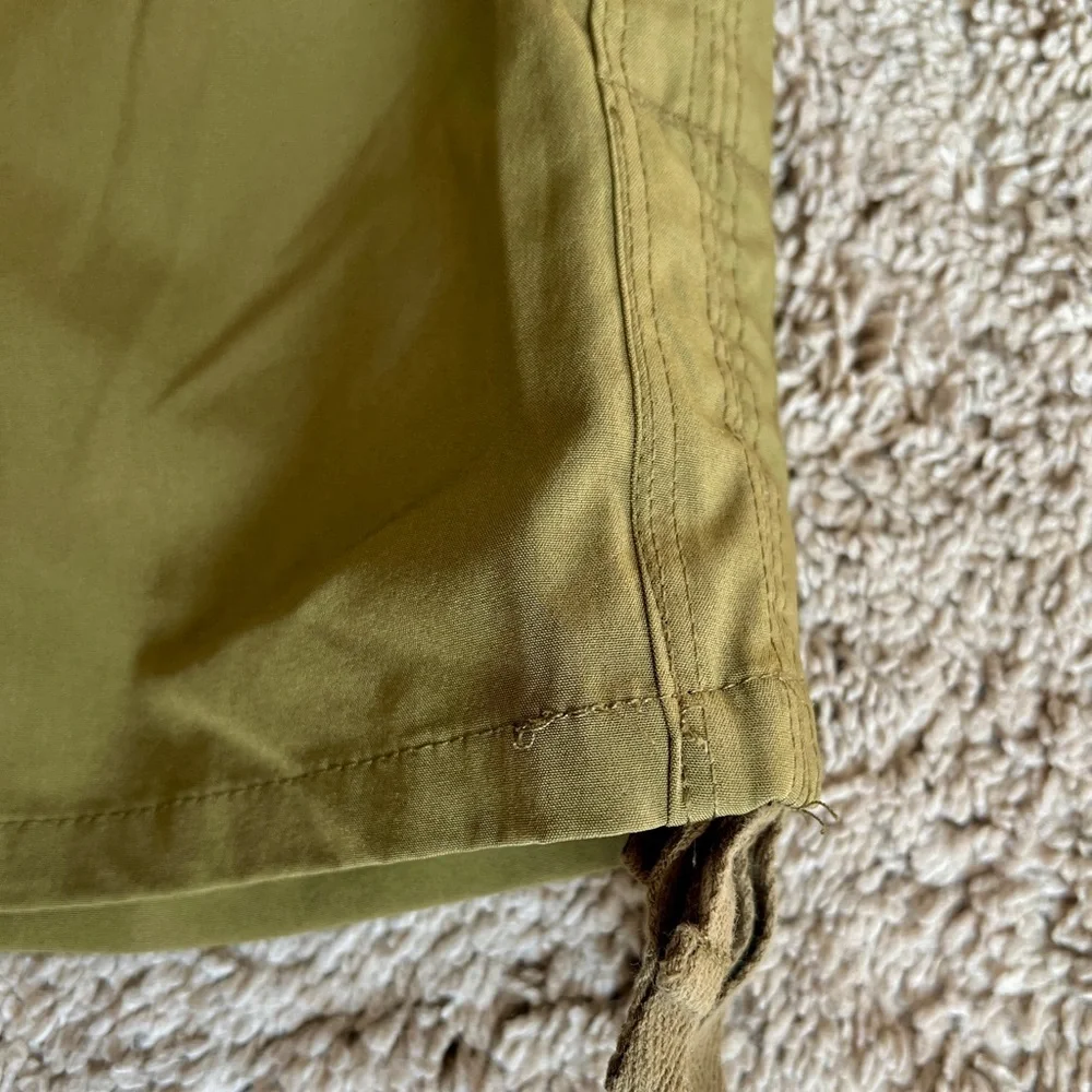 Attyre Woman Pants size 12 Olive Green Polyester Pull on Drawstring Ruched Capri